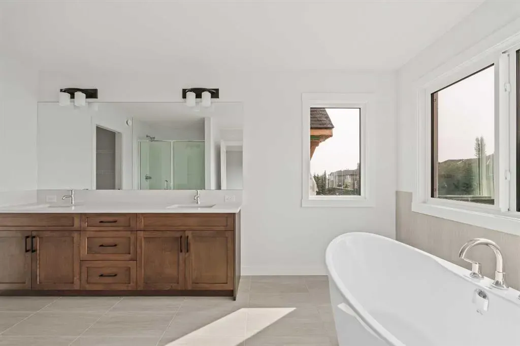 275 Silver Spruce Grove SW