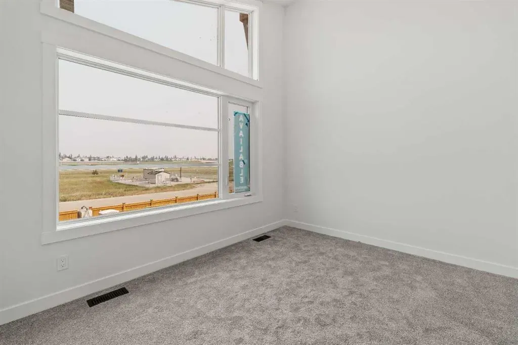 275 Silver Spruce Grove SW