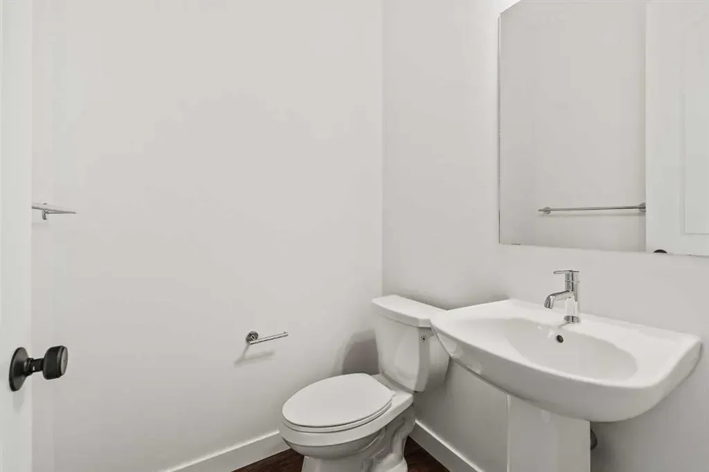 275 Silver Spruce Grove SW