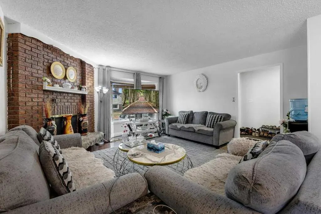 459 Templevale Drive NE