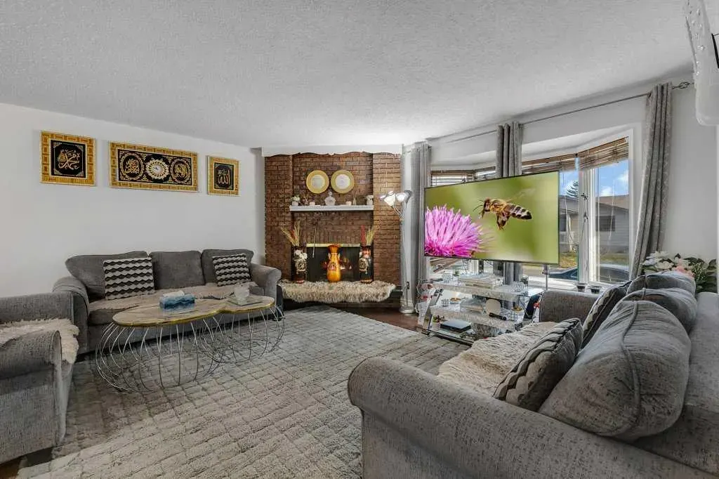 459 Templevale Drive NE