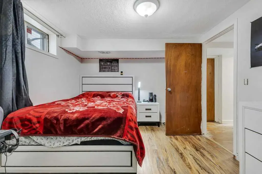 459 Templevale Drive NE