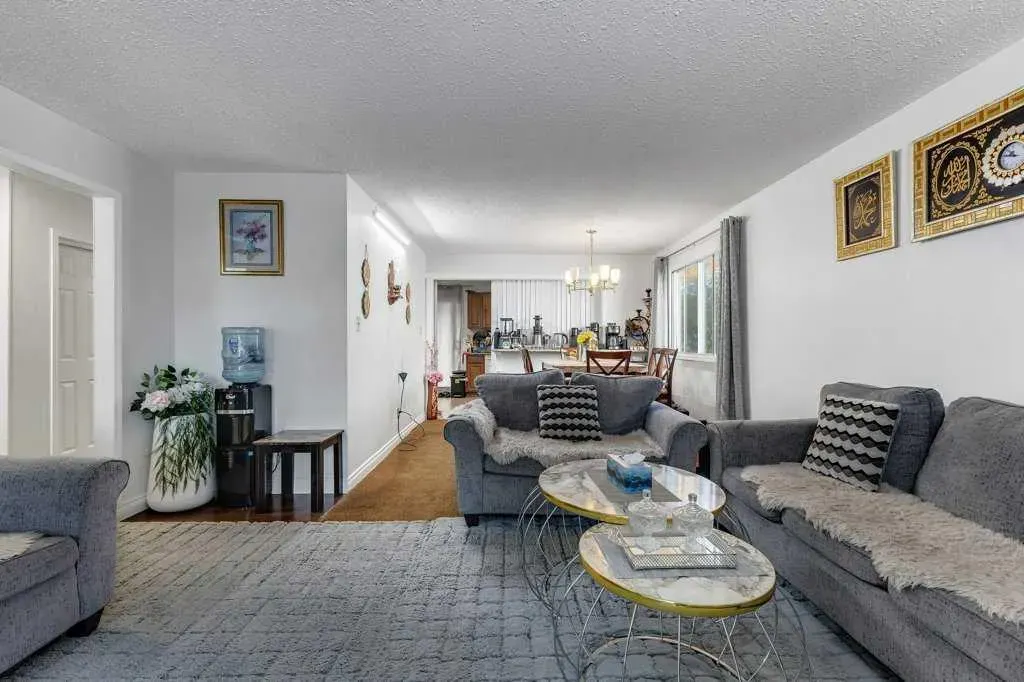 459 Templevale Drive NE