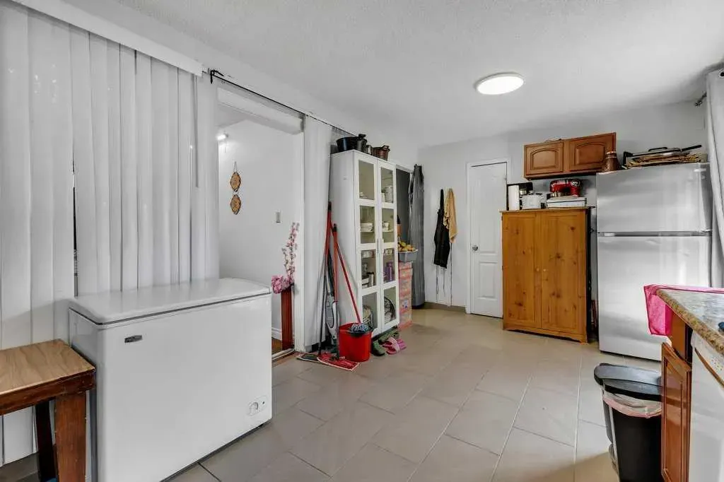 459 Templevale Drive NE