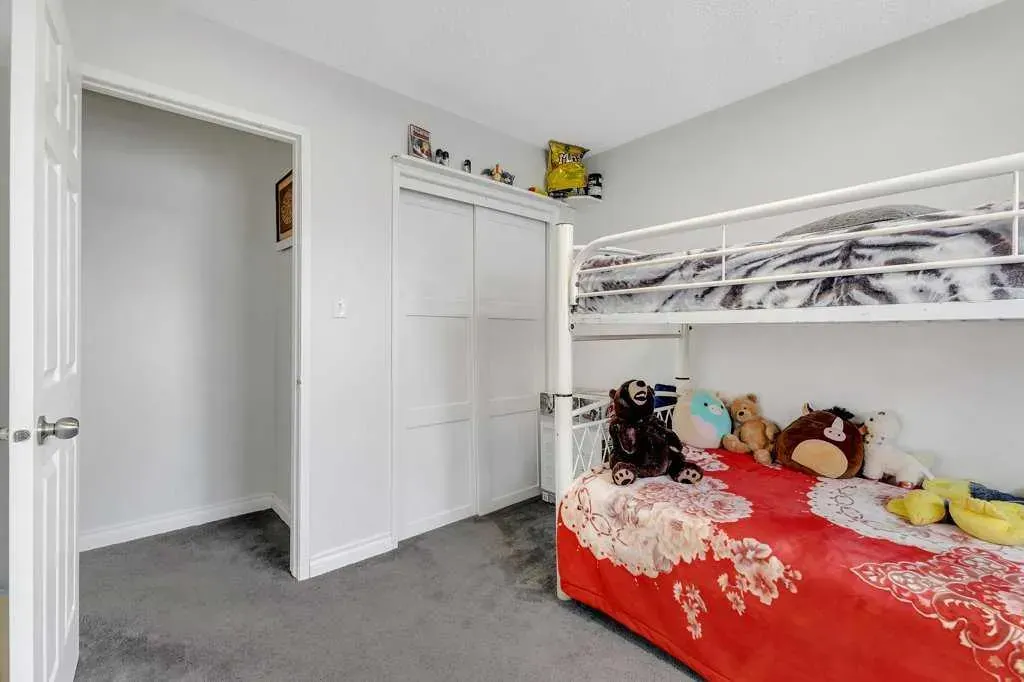 459 Templevale Drive NE