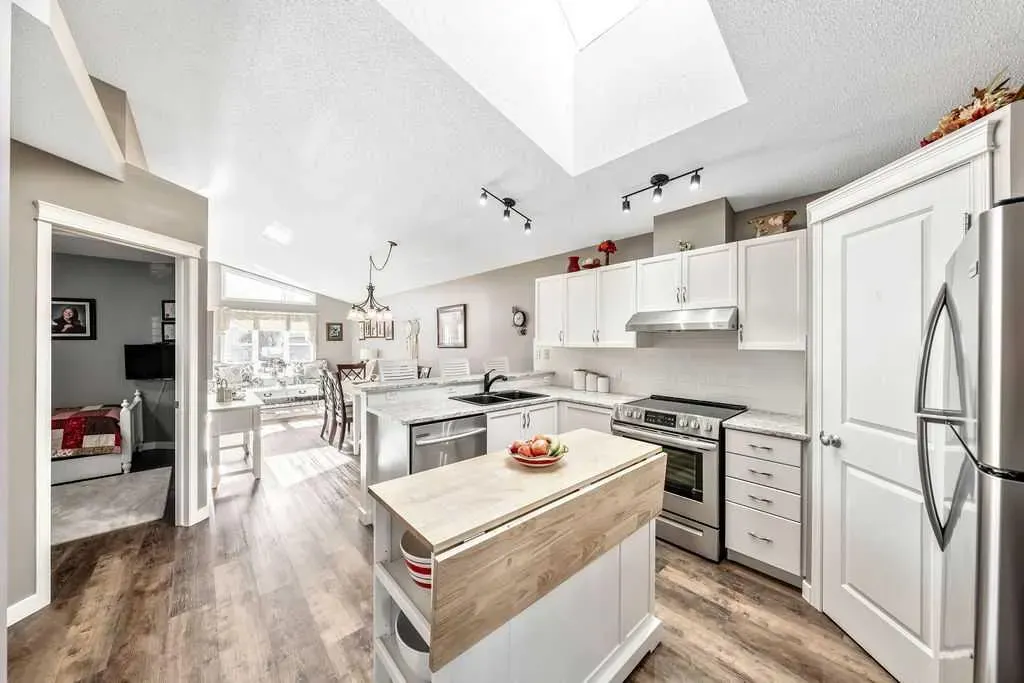 101 Prestwick Avenue SE