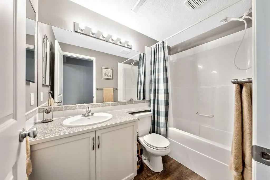 101 Prestwick Avenue SE