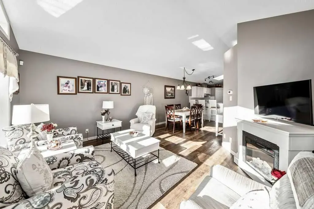 101 Prestwick Avenue SE