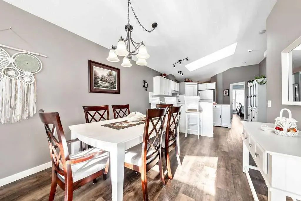 101 Prestwick Avenue SE