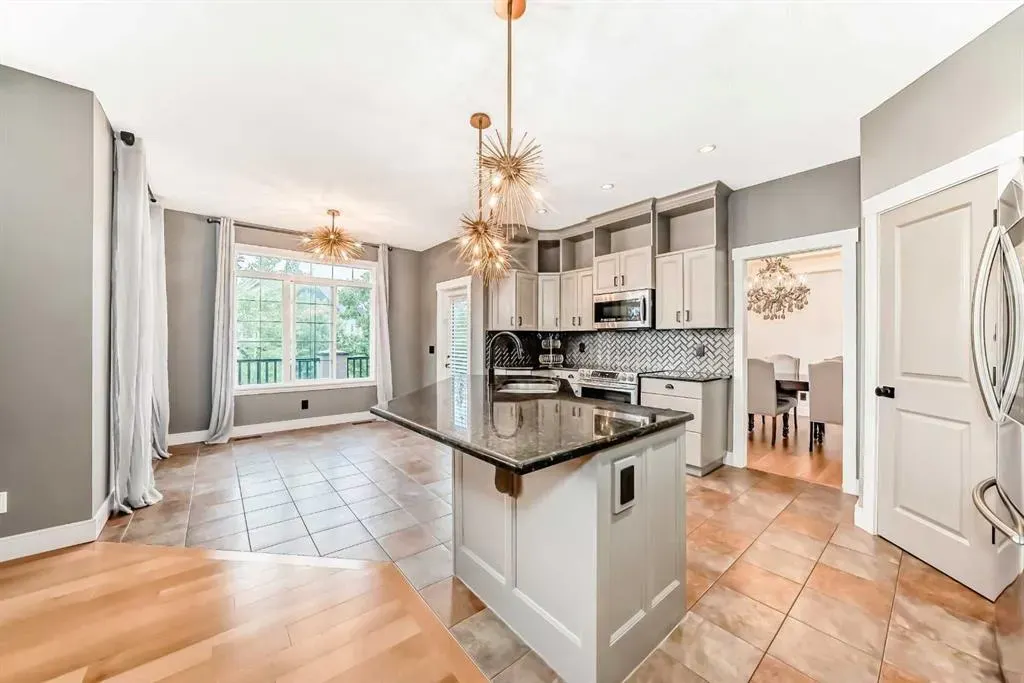 2 Tuscany Estates Crescent NW