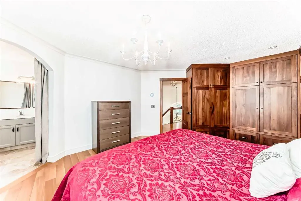 2 Tuscany Estates Crescent NW