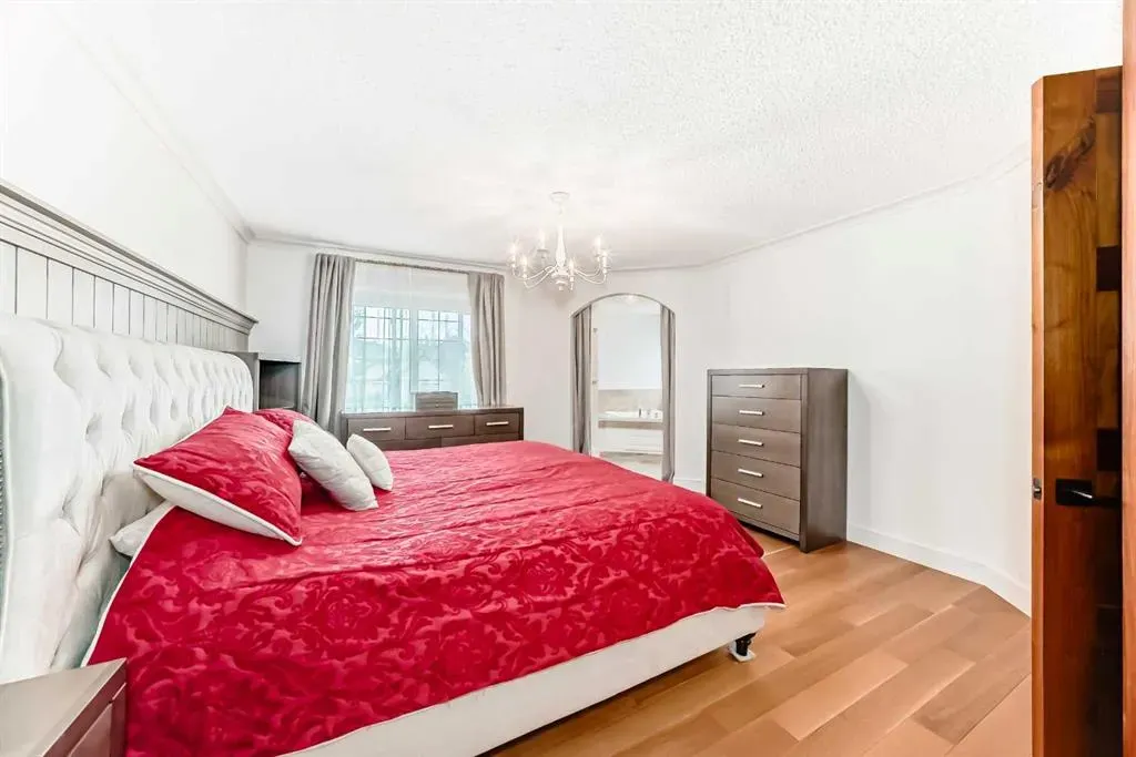 2 Tuscany Estates Crescent NW