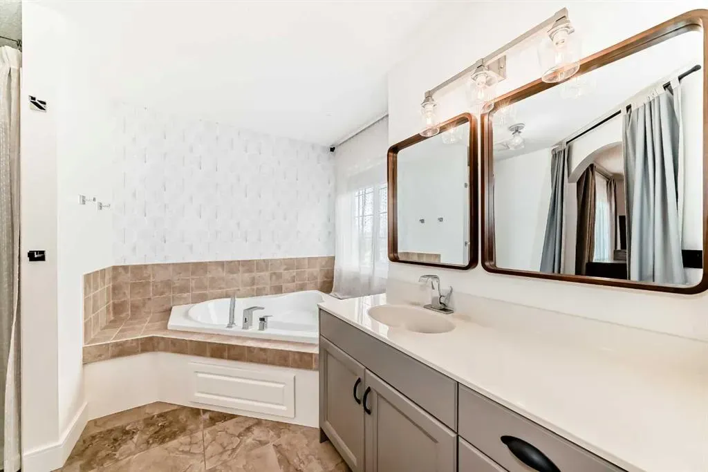 2 Tuscany Estates Crescent NW