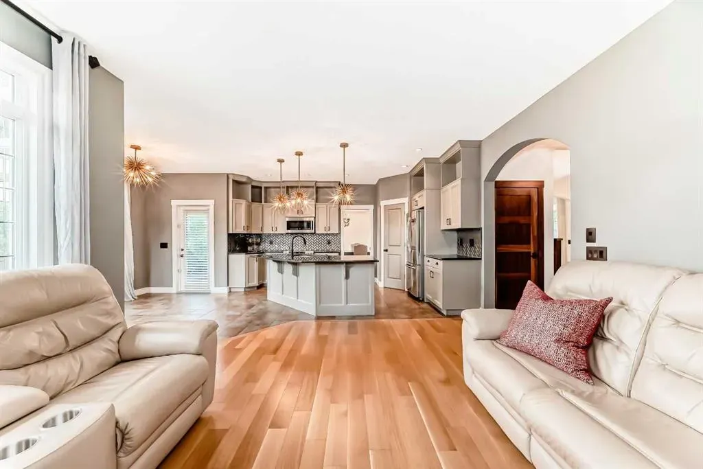 2 Tuscany Estates Crescent NW