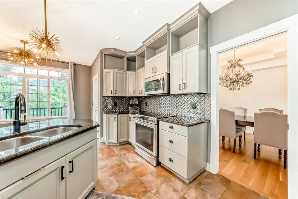 2 Tuscany Estates Crescent NW