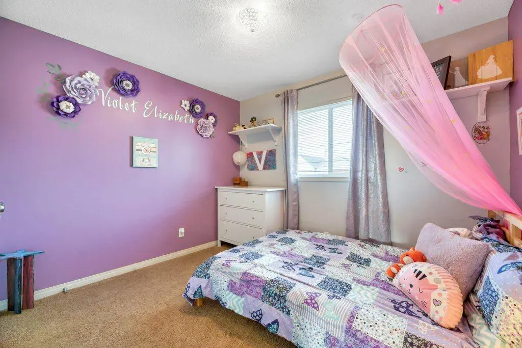 32 Copperpond Heights SE