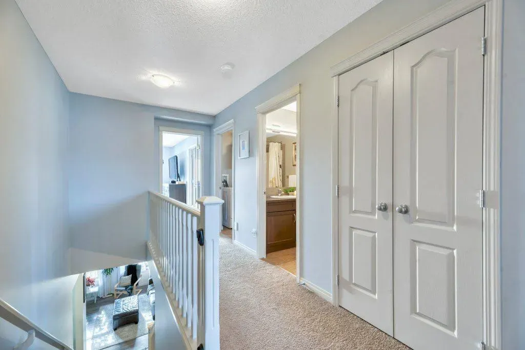 32 Copperpond Heights SE