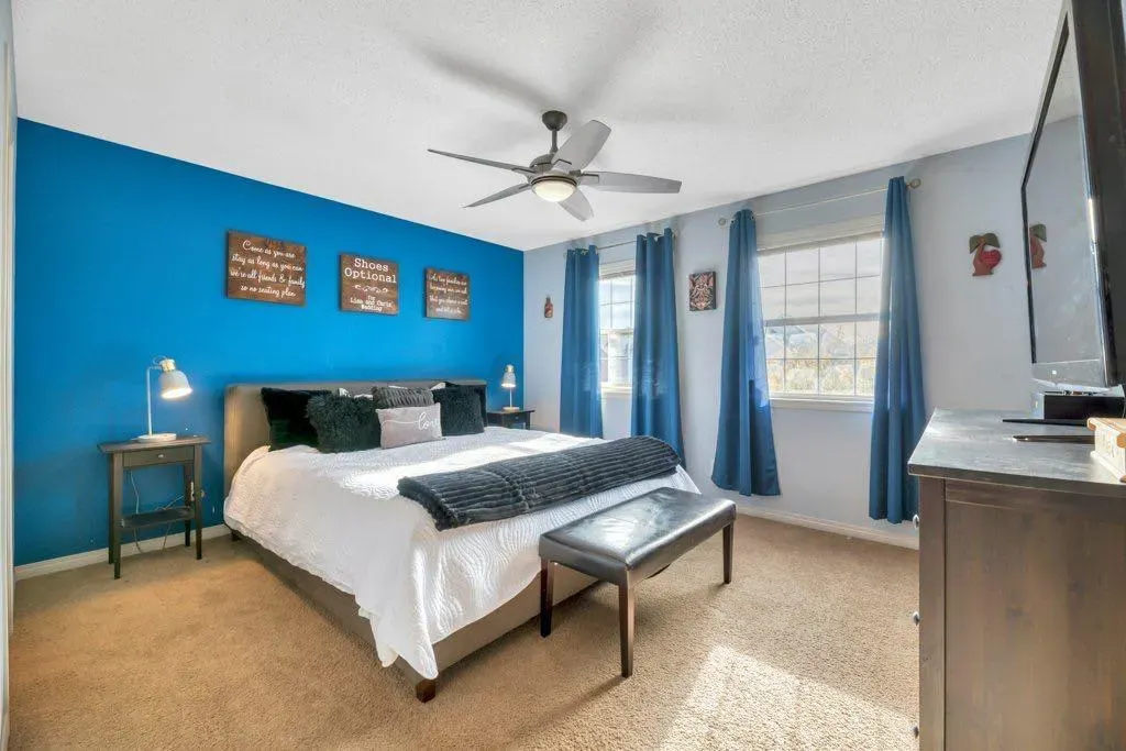 32 Copperpond Heights SE