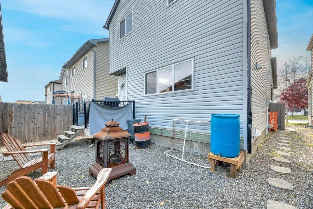 32 Copperpond Heights SE