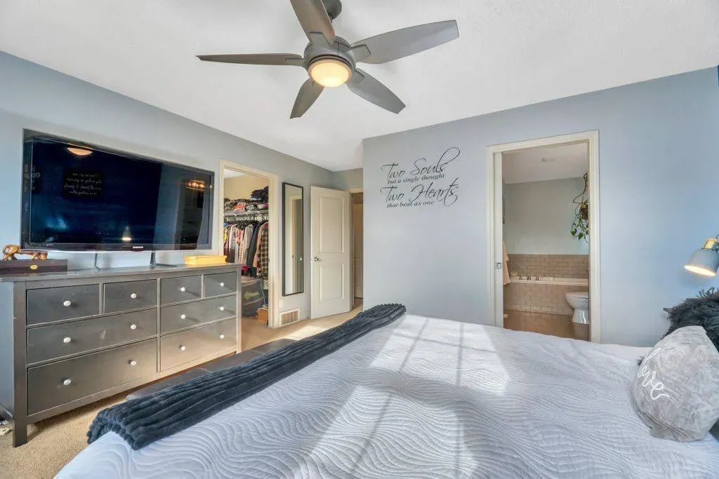 32 Copperpond Heights SE