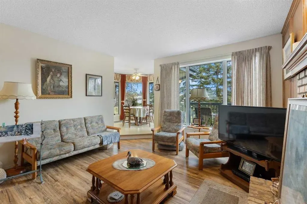 224 Douglas Woods Point SE