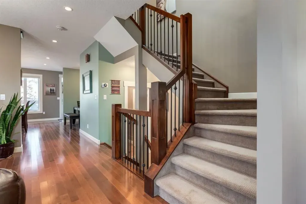 6616 Bowness Road NW