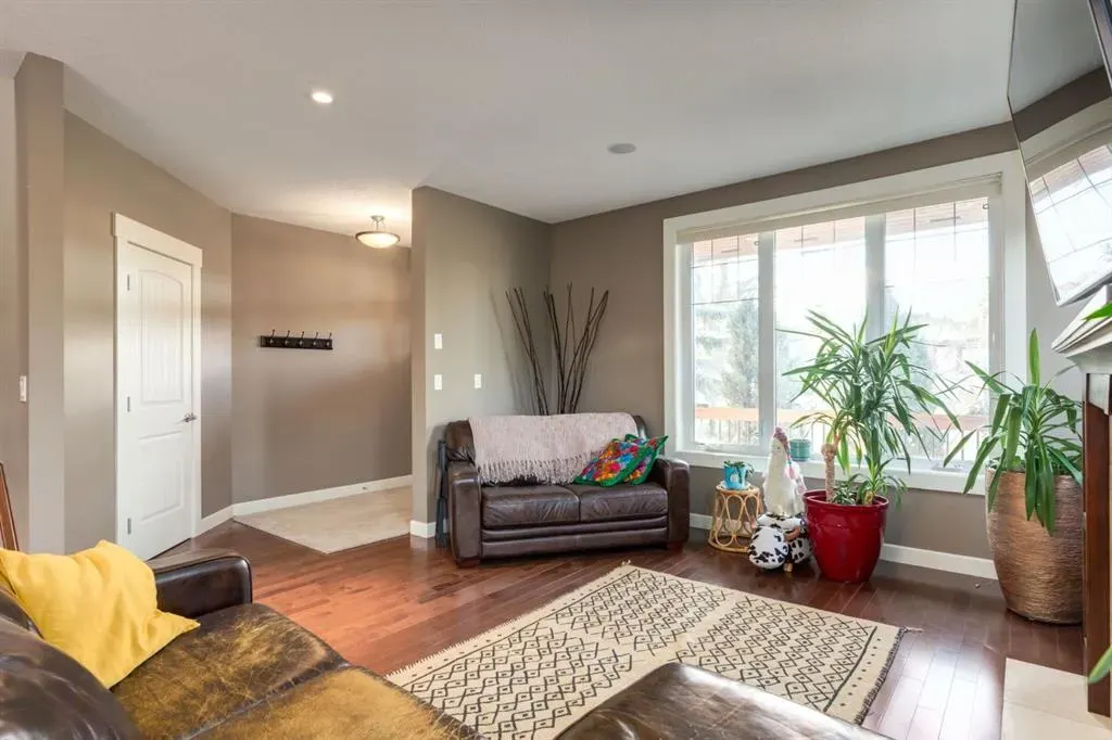 6616 Bowness Road NW