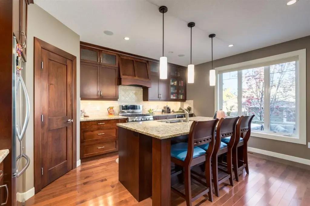 6616 Bowness Road NW