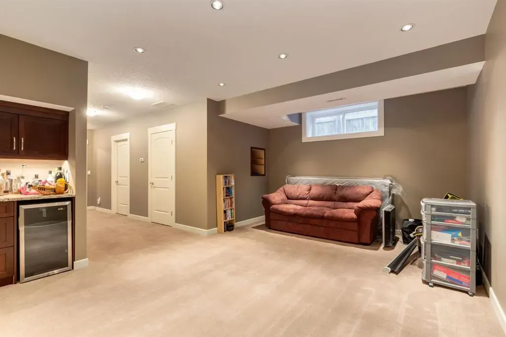 6616 Bowness Road NW