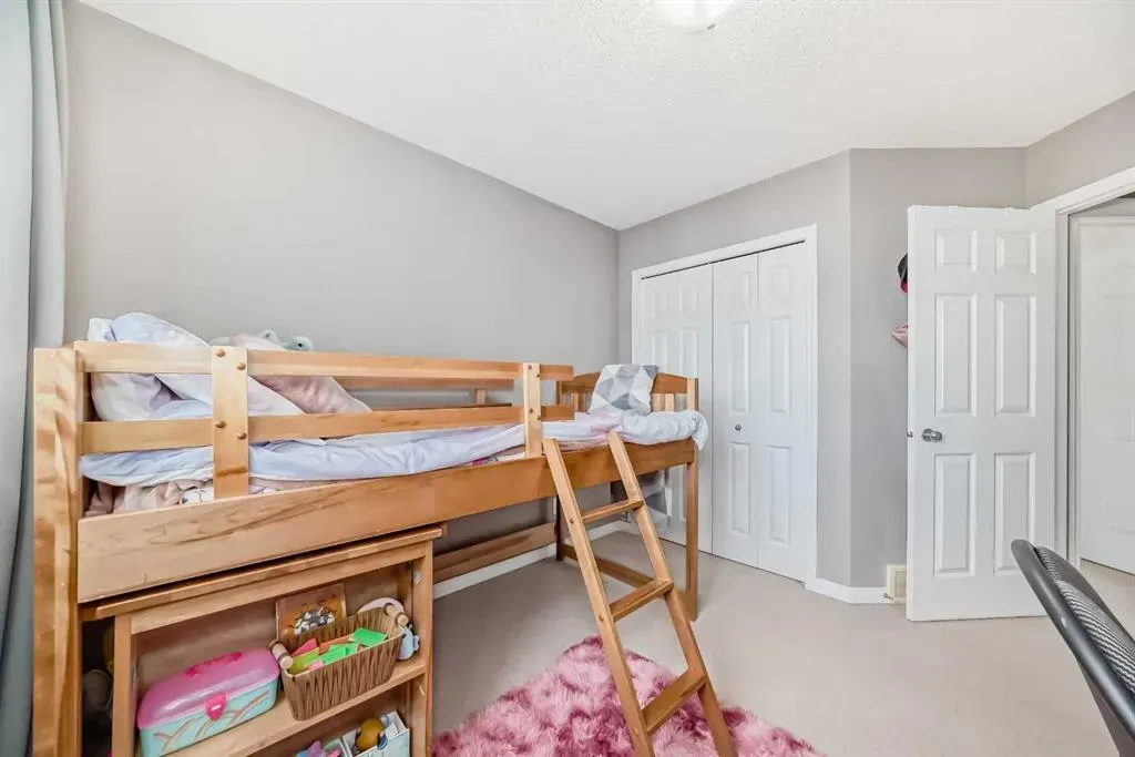 127 Covepark Green NE