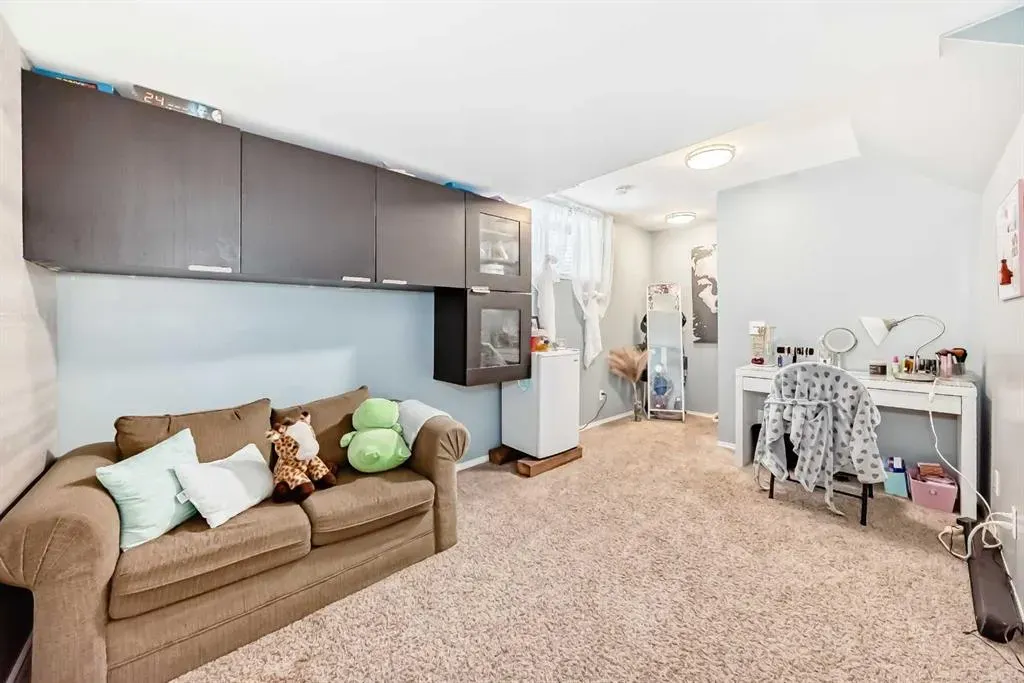 127 Covepark Green NE