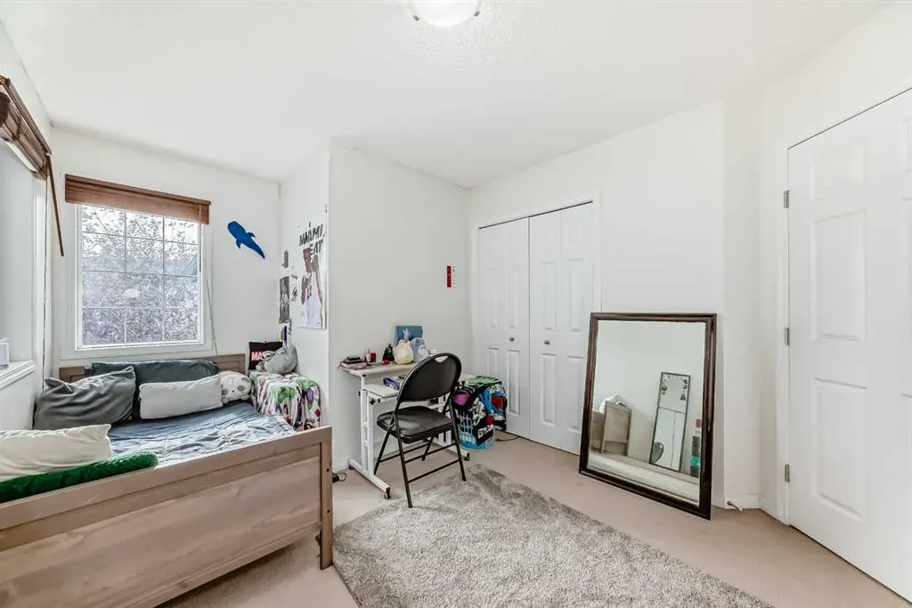 127 Covepark Green NE