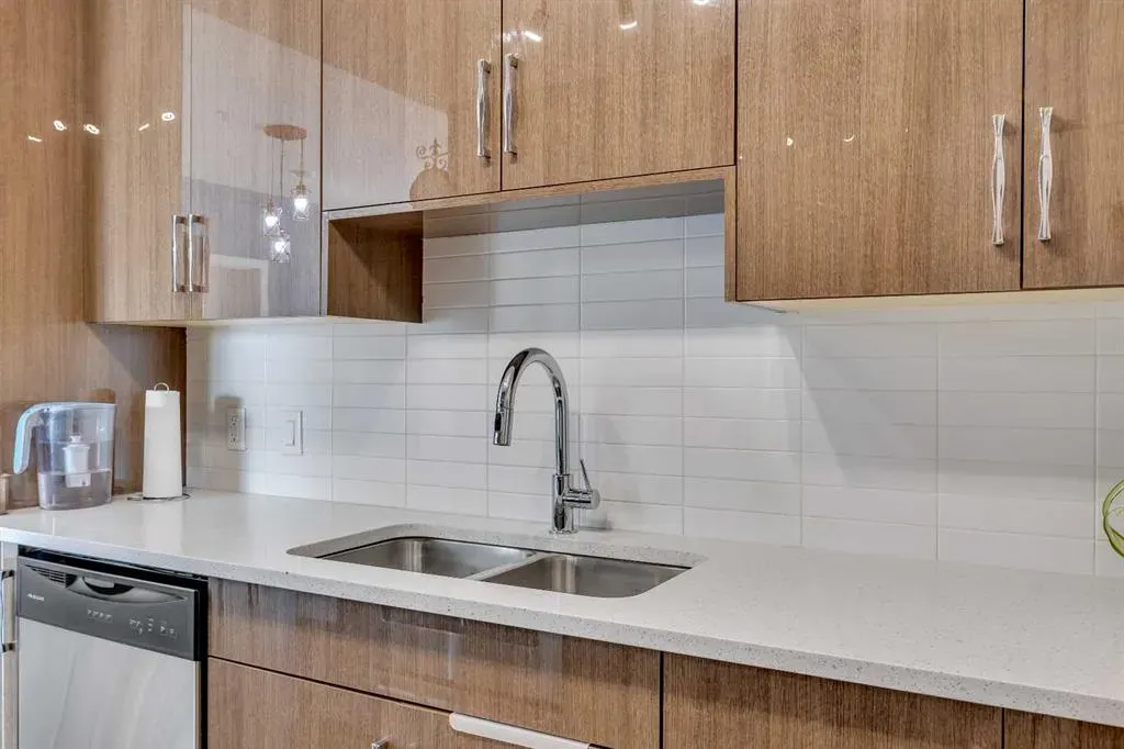 607 17 Avenue NW, #205