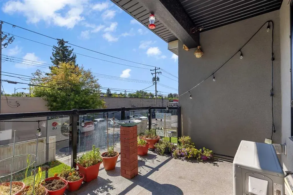 607 17 Avenue NW, #205