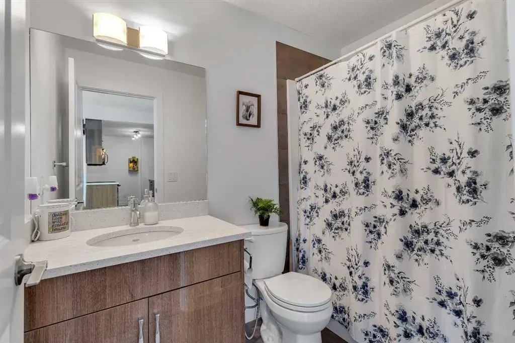 607 17 Avenue NW, #205