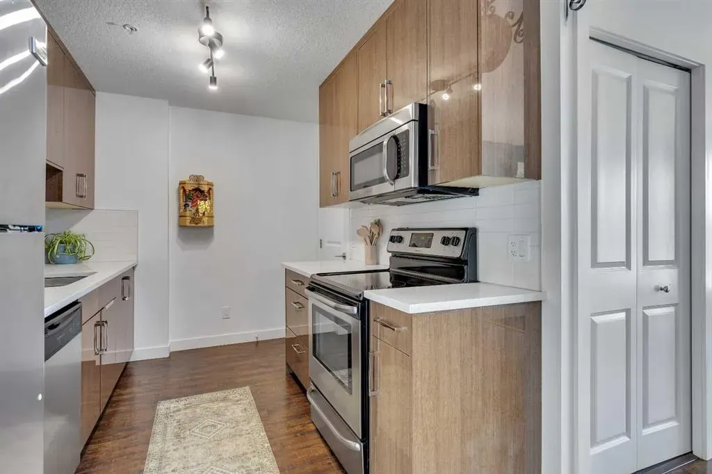 607 17 Avenue NW, #205