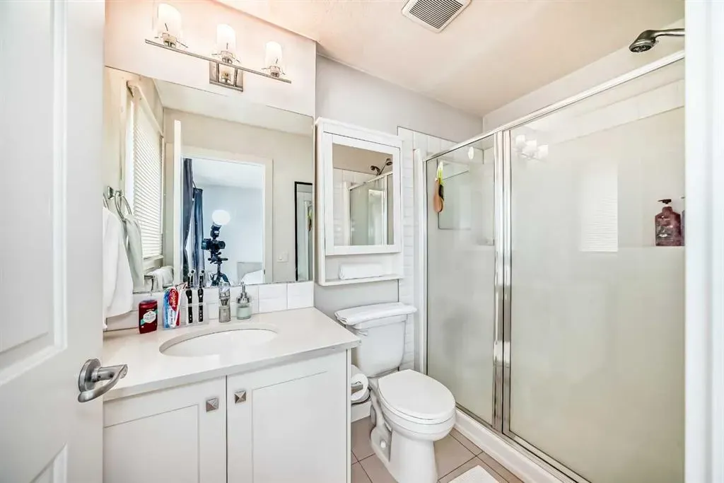 15 Evanscrest Park NW, #208