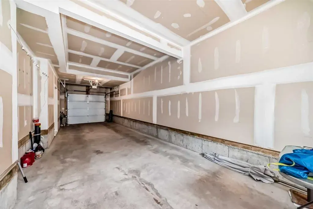 15 Evanscrest Park NW, #208