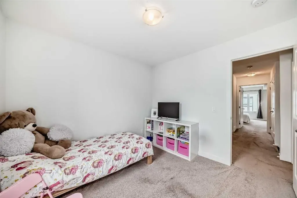 15 Evanscrest Park NW, #208