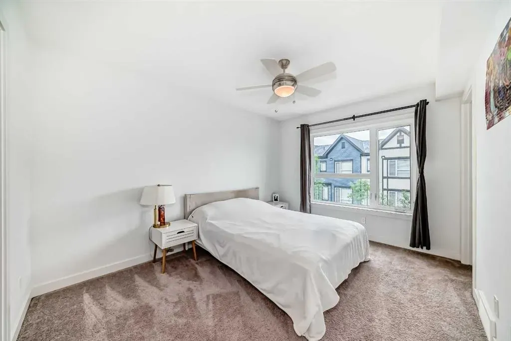 15 Evanscrest Park NW, #208