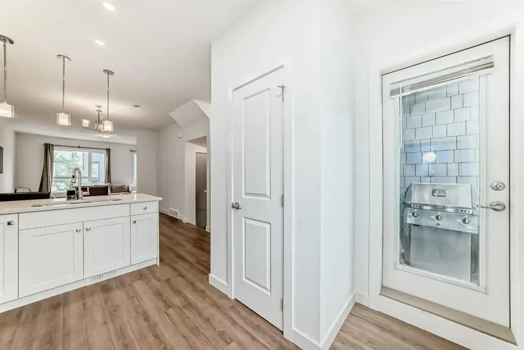 15 Evanscrest Park NW, #208