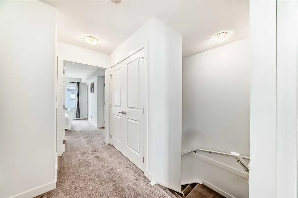 15 Evanscrest Park NW, #208