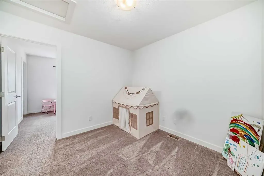 15 Evanscrest Park NW, #208