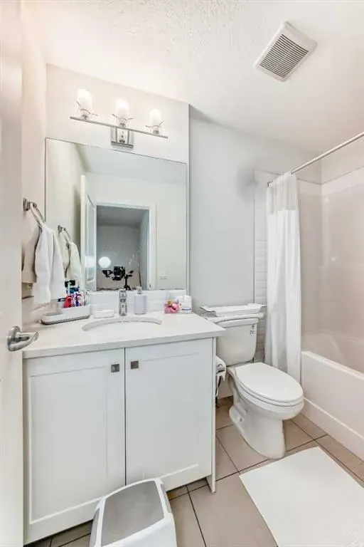 15 Evanscrest Park NW, #208