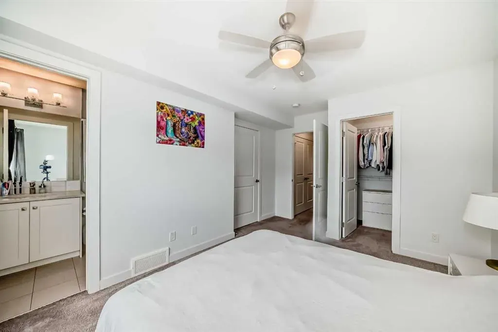 15 Evanscrest Park NW, #208