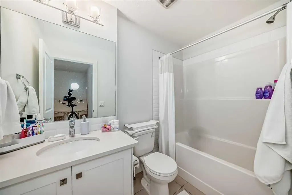 15 Evanscrest Park NW, #208