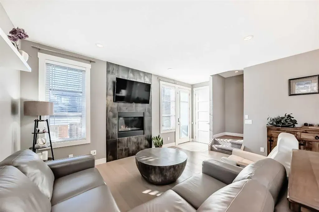 413 25 Avenue NE, #2