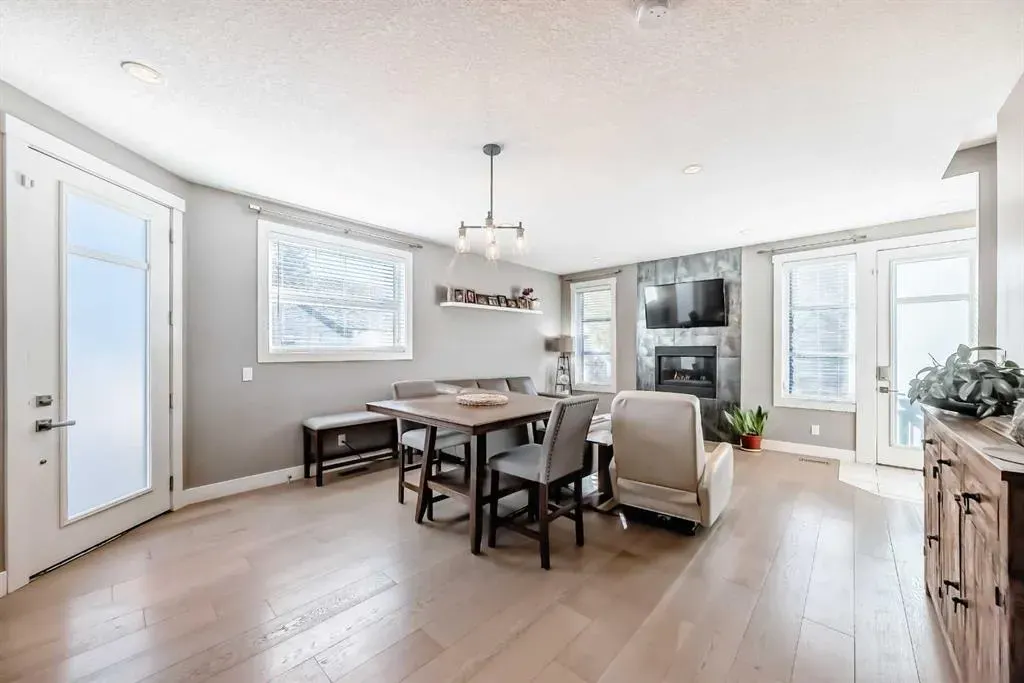 413 25 Avenue NE, #2