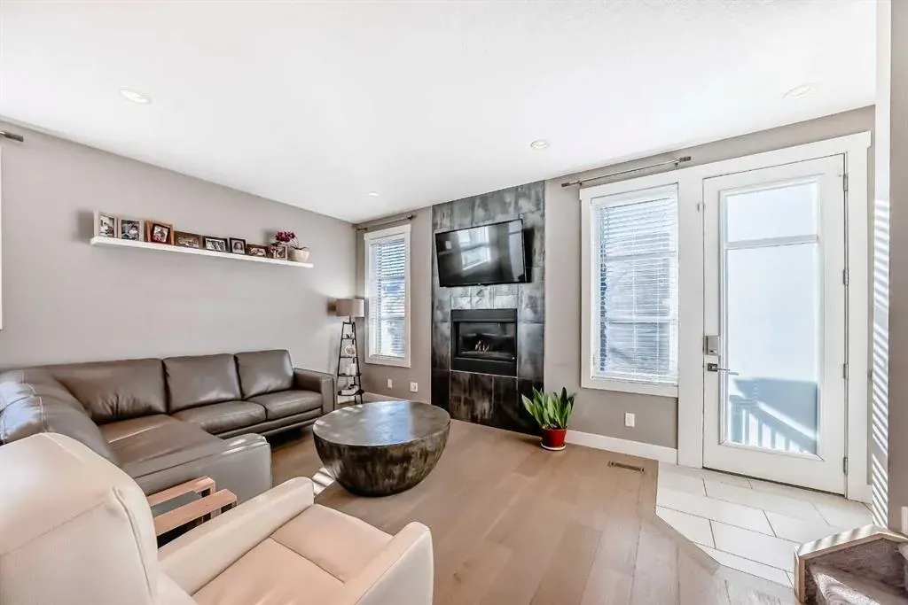 413 25 Avenue NE, #2