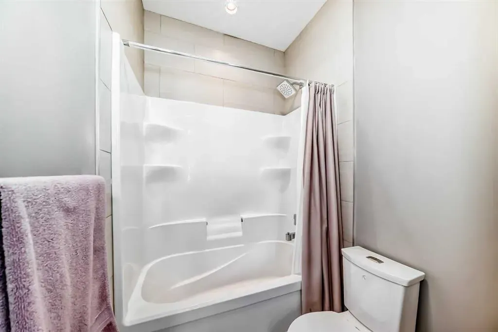 413 25 Avenue NE, #2